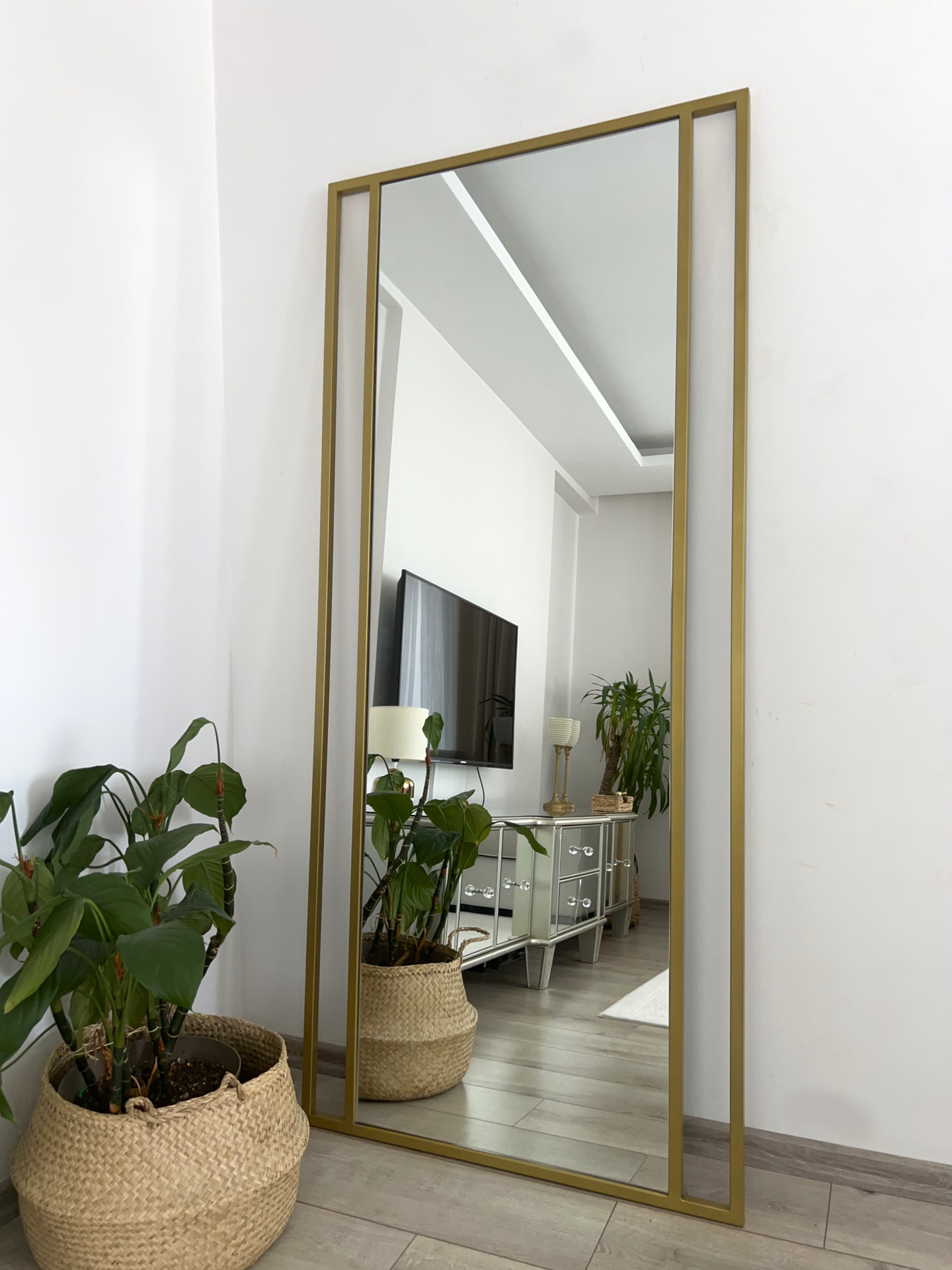 GOLD ÇERÇEVELİ DEKORATİF MODEL BOY AYNASI
