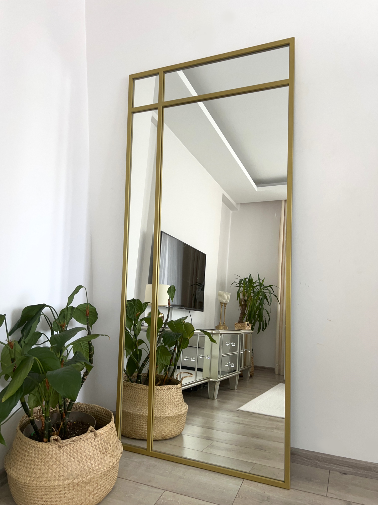 GOLD ÇERÇEVELİ DEKORATİF MODEL BOY AYNASI