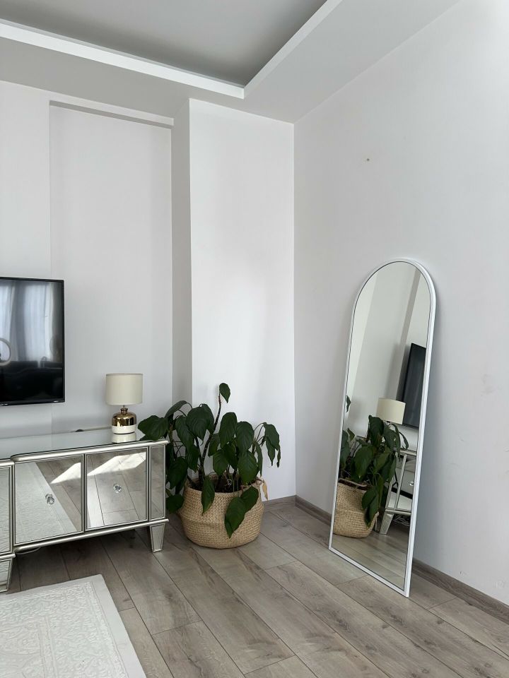 140X50 BEYAZ OVAL AYAKLI BOY AYNASI