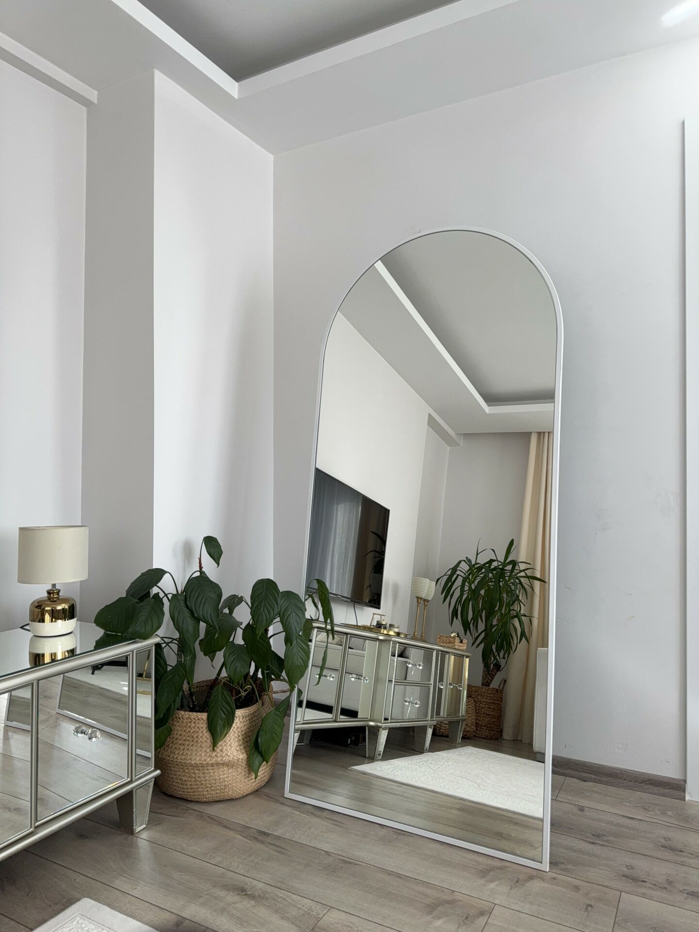 180X80 BEYAZ OVAL AYAKLI BOY AYNASI