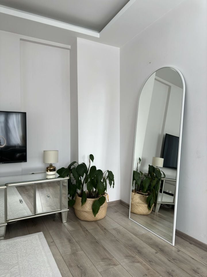 180X80 BEYAZ OVAL AYAKLI BOY AYNASI