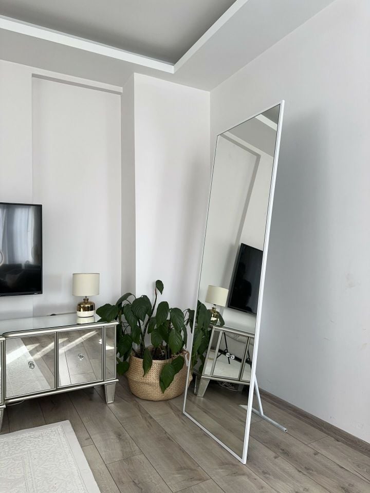 180X70 BEYAZ DİKDÖRGEN AYAKLI BOY AYNASI