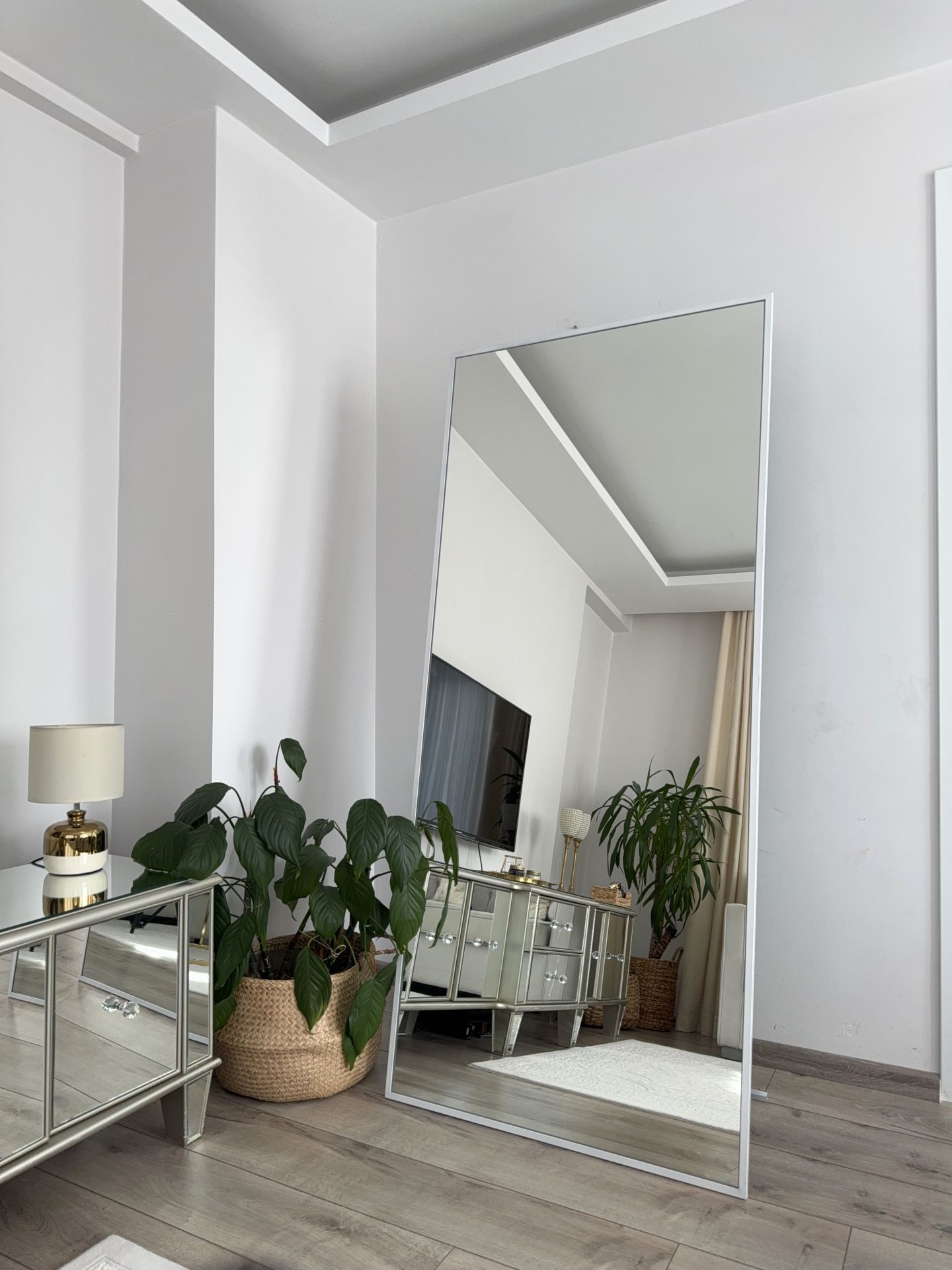 180X80 BEYAZ DİKDÖRTGEN AYAKLI BOY AYNASI