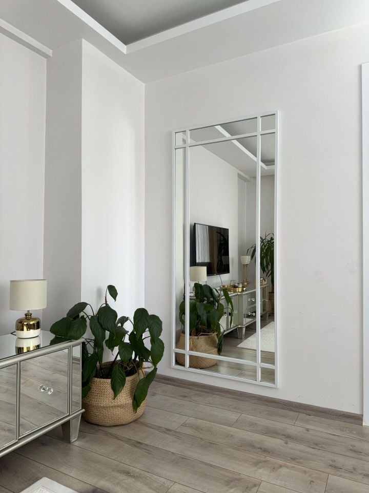 BEYAZ ÇERÇEVELİ DEKORATİF MODEL BOY AYNASI