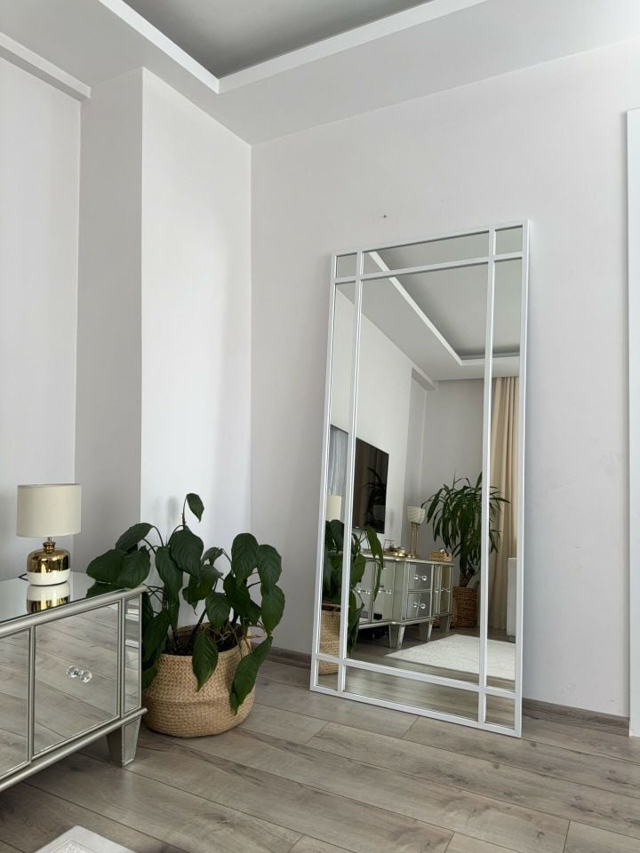 BEYAZ ÇERÇEVELİ DEKORATİF MODEL BOY AYNASI