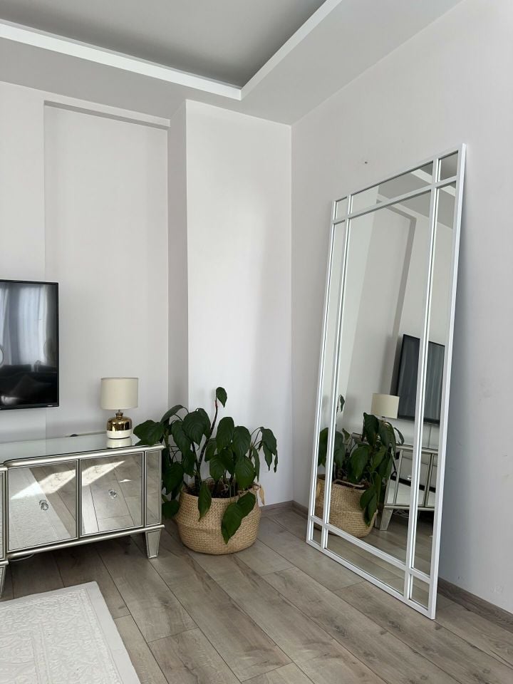 BEYAZ ÇERÇEVELİ DEKORATİF MODEL BOY AYNASI