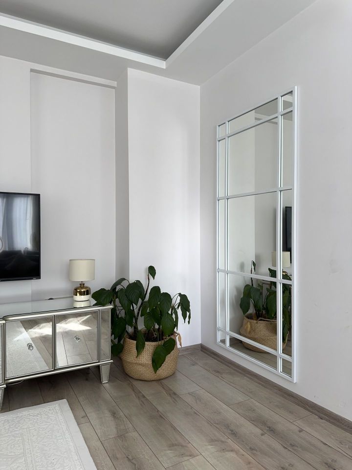 BEYAZ ÇERÇEVELİ DEKORATİF BOY AYNASI