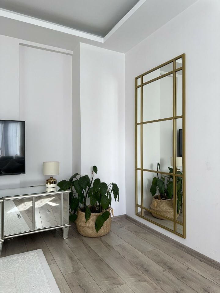 GOLD ÇERÇEVELİ DEKORAFTİF BOY AYNASI