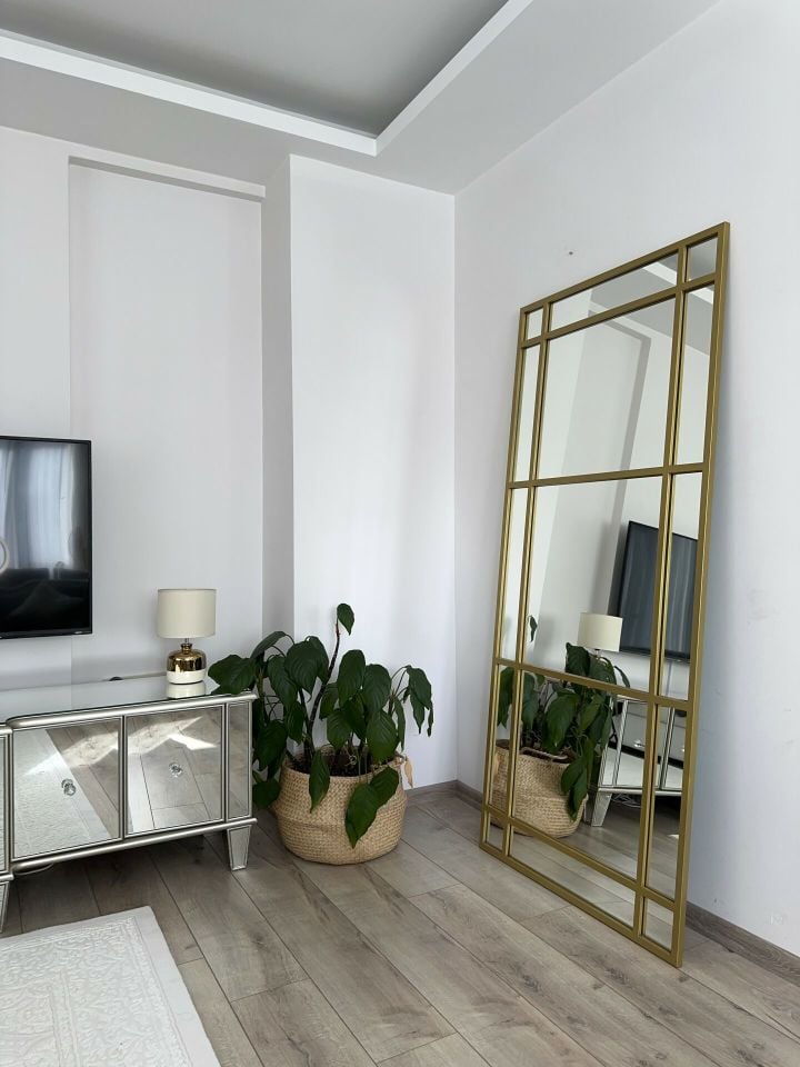 GOLD ÇERÇEVELİ DEKORAFTİF BOY AYNASI