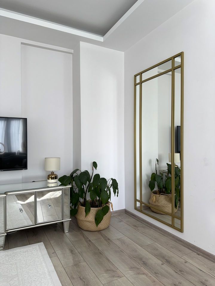 GOLD ÇERÇEVELİ DEKORATİF MODEL BOY AYNASI