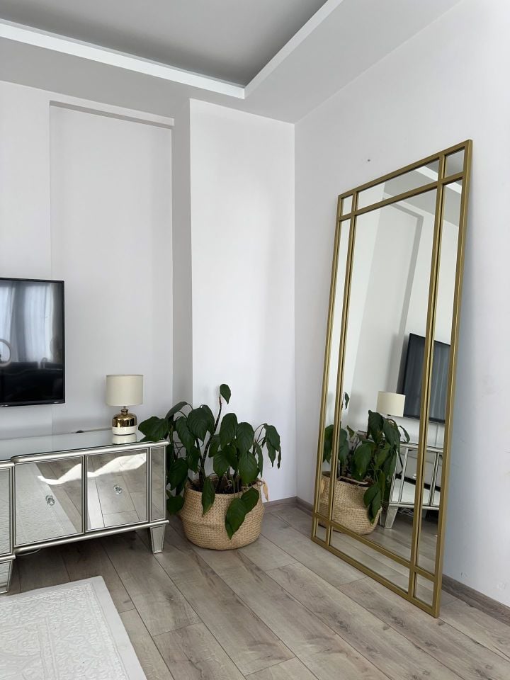 GOLD ÇERÇEVELİ DEKORATİF MODEL BOY AYNASI