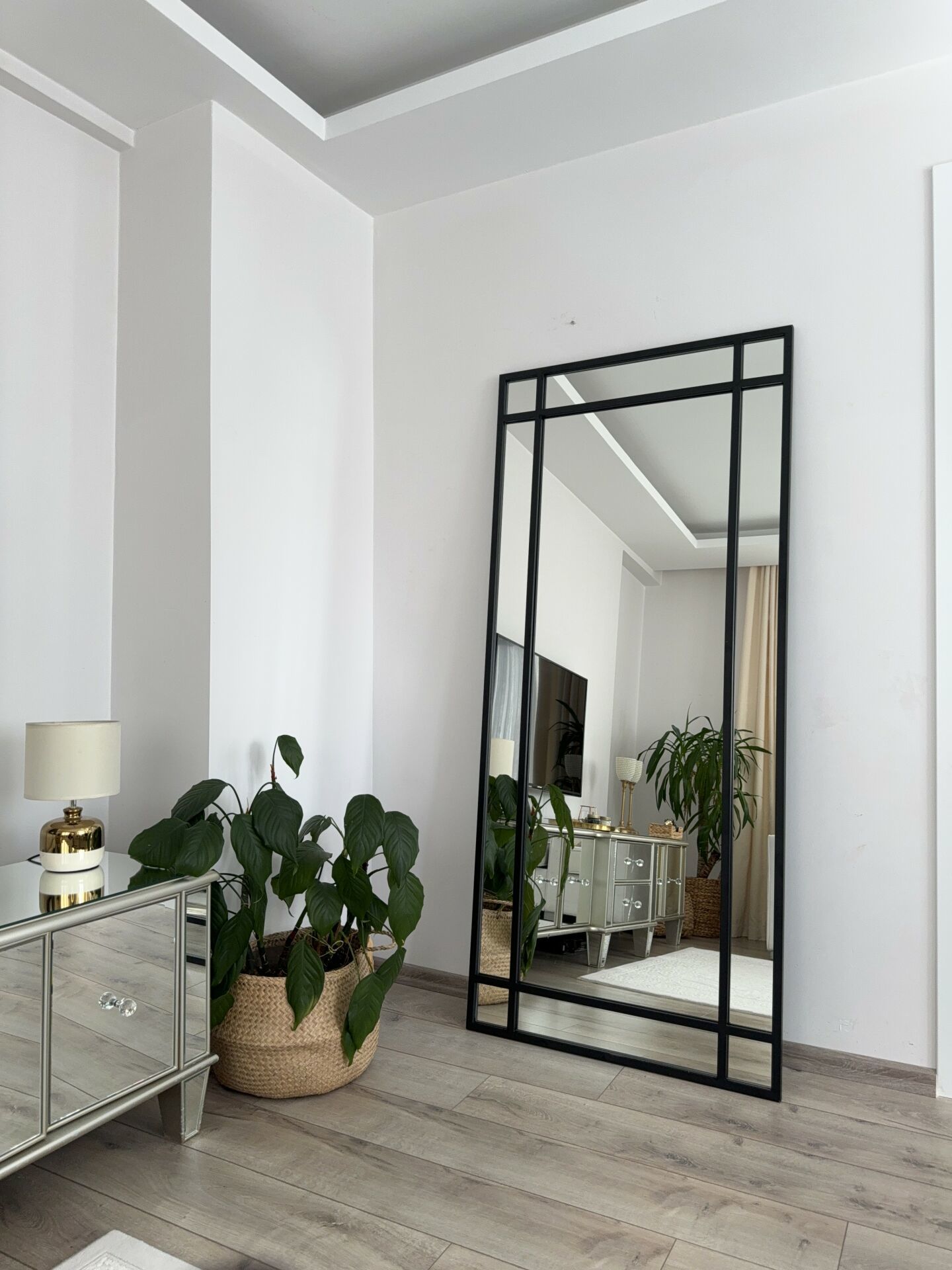 SİYAH ÇERÇEVELİ DEKORATİF MODEL BOY AYNASI