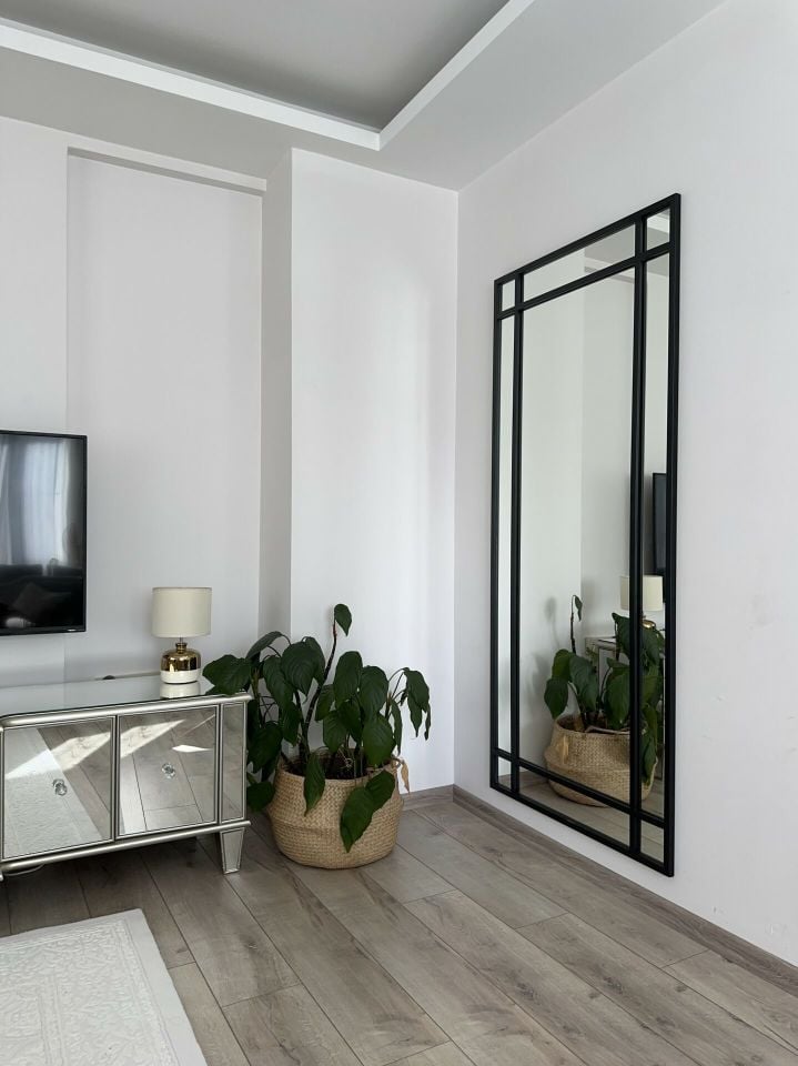 SİYAH ÇERÇEVELİ DEKORATİF MODEL BOY AYNASI