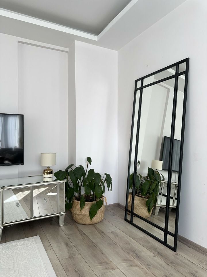 SİYAH ÇERÇEVELİ DEKORATİF MODEL BOY AYNASI