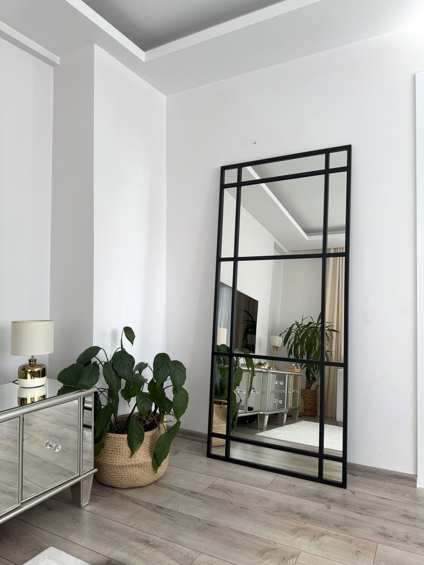 SİYAH ÇERÇEVELİ DEKORATİF BOY AYNASI