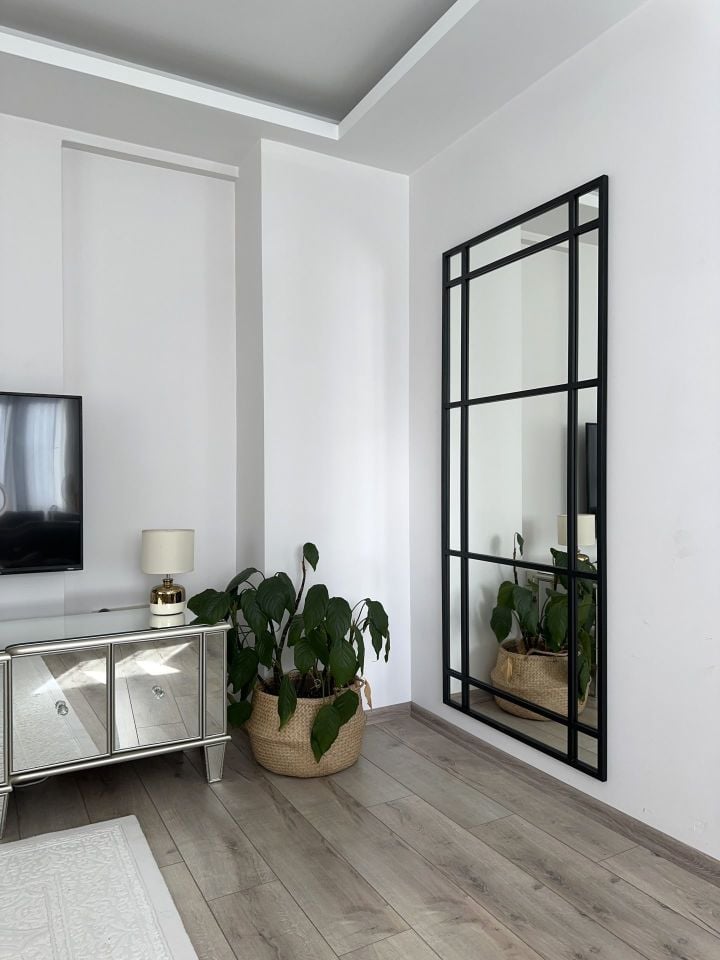 SİYAH ÇERÇEVELİ DEKORATİF BOY AYNASI