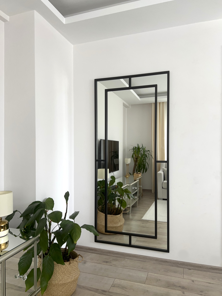 SİYAH ÇERÇEVELİ DEKORATİF MODEL BOY AYNASI