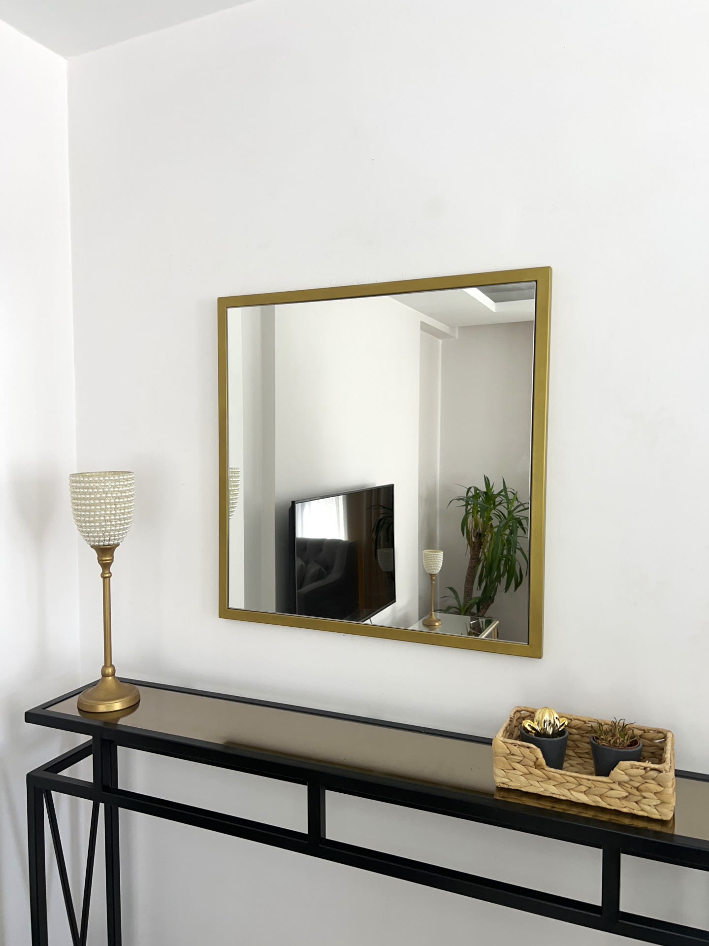 GOLD METAL ÇERÇEVELİ 60X60 CM AYNA