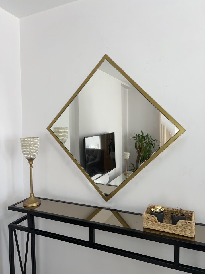 GOLD METAL ÇERÇEVELİ 60X60 CM AYNA