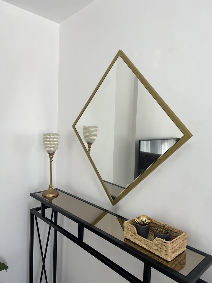 GOLD METAL ÇERÇEVELİ 60X60 CM AYNA