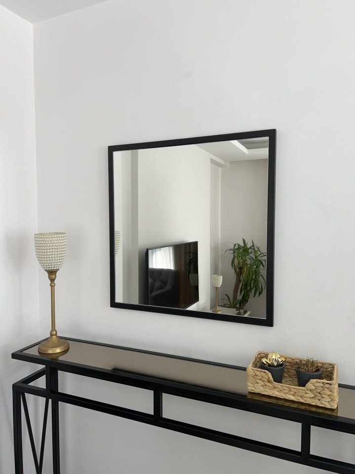 SİYAH METAL ÇERÇEVELİ 60X60 CM AYNA