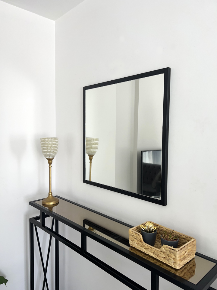 SİYAH METAL ÇERÇEVELİ 60X60 CM AYNA