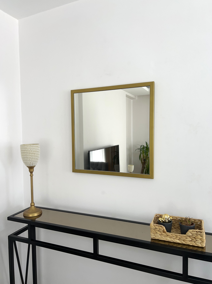 GOLD METAL ÇERÇEVELİ 50X50 CM AYNA