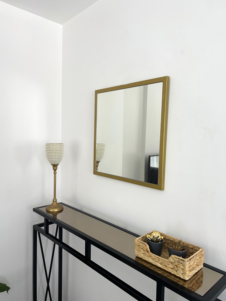 GOLD METAL ÇERÇEVELİ 50X50 CM AYNA