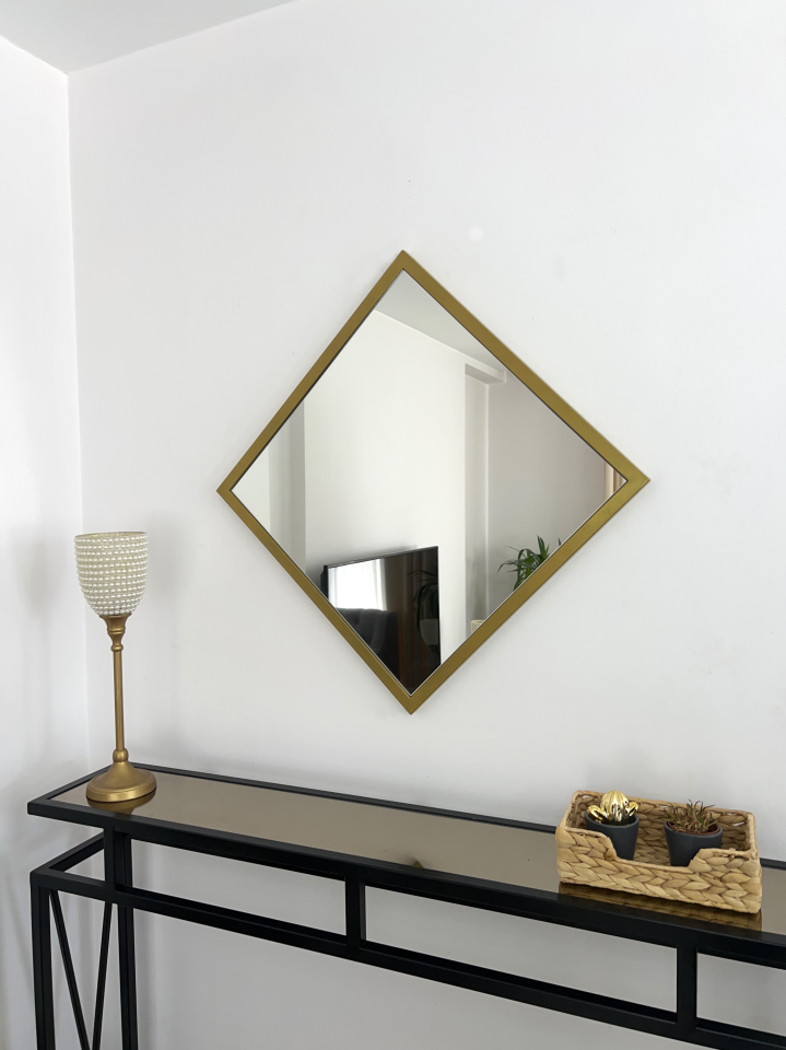 GOLD METAL ÇERÇEVELİ 50X50 CM AYNA