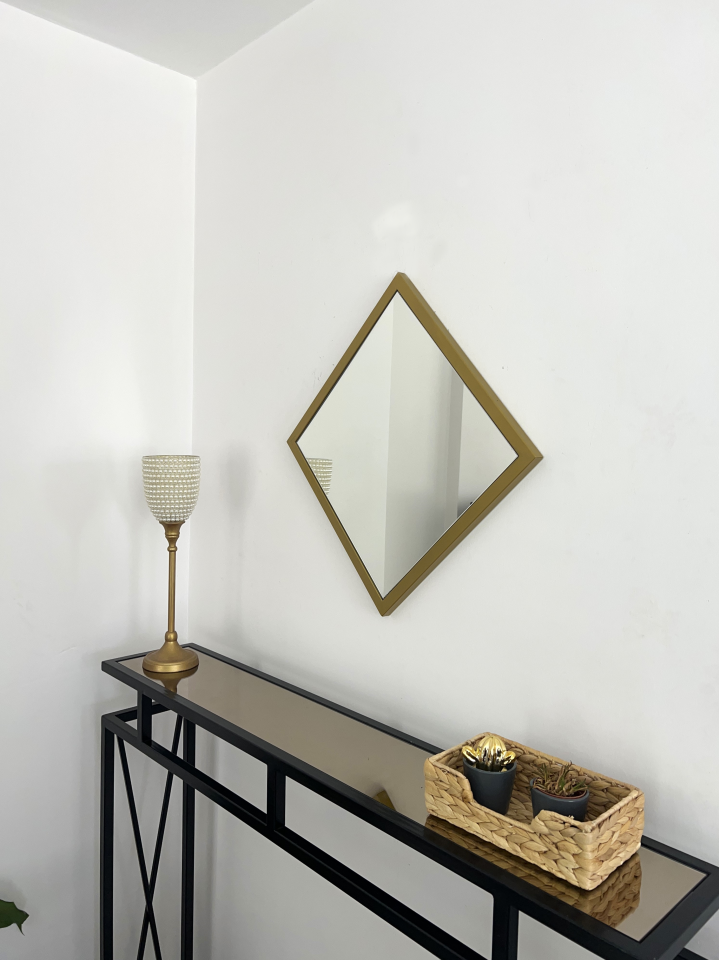 GOLD METAL ÇERÇEVELİ 50X50 CM AYNA