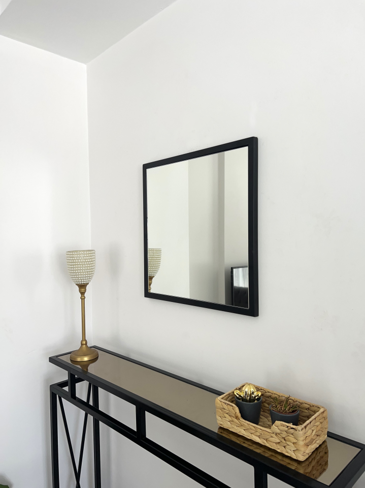 SİYAH METAL ÇERÇEVELİ 50X50 CM AYNA