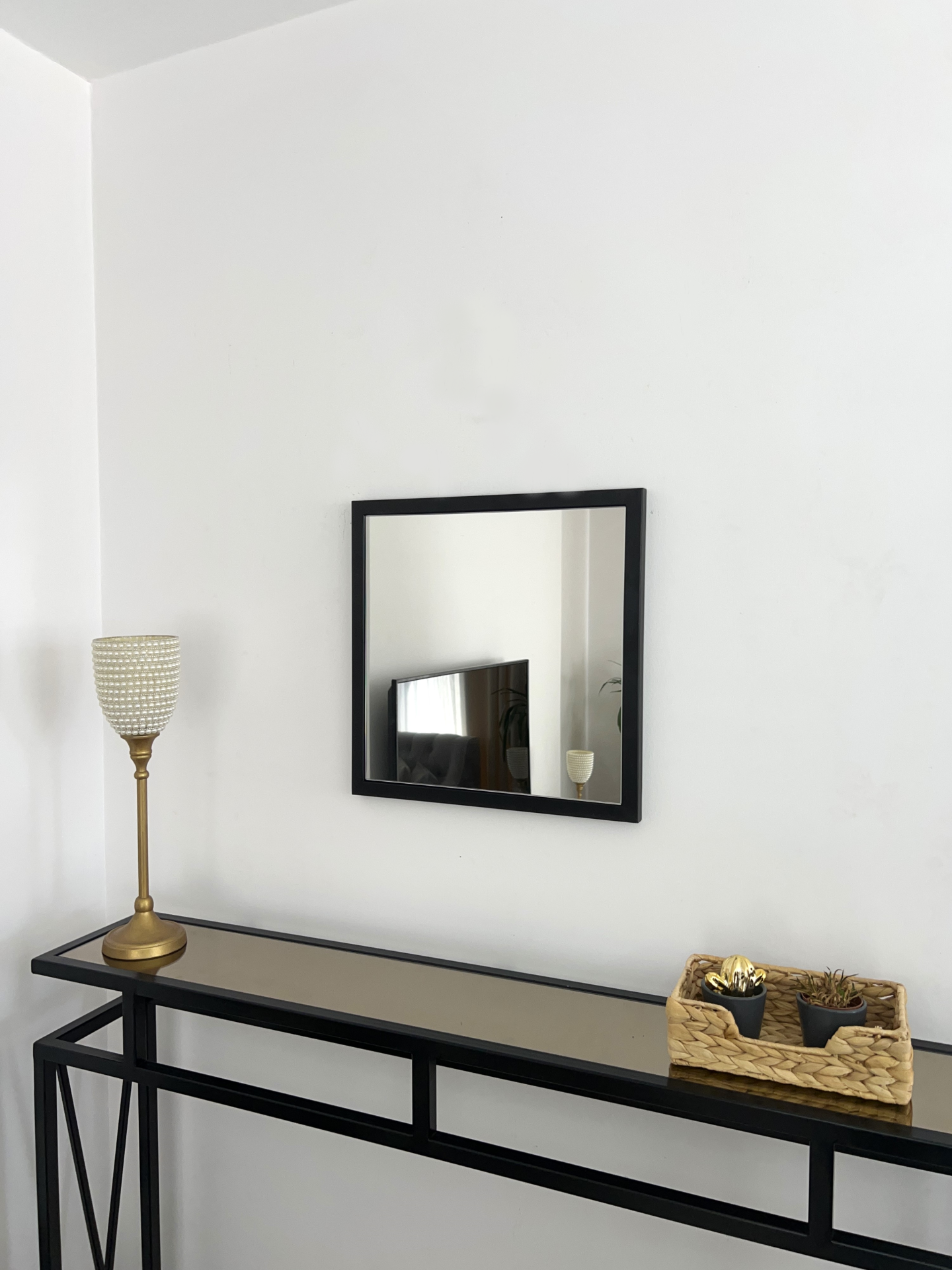 SİYAH METAL ÇERÇEVELİ 40X40 CM AYNA