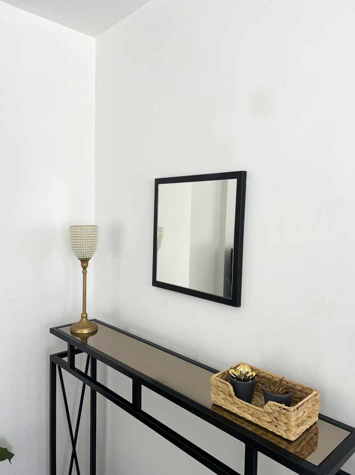 SİYAH METAL ÇERÇEVELİ 40X40 CM AYNA