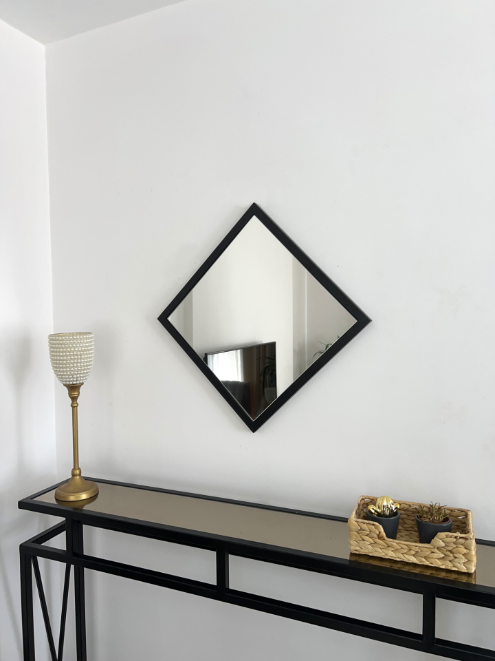 SİYAH METAL ÇERÇEVELİ 40X40 CM AYNA