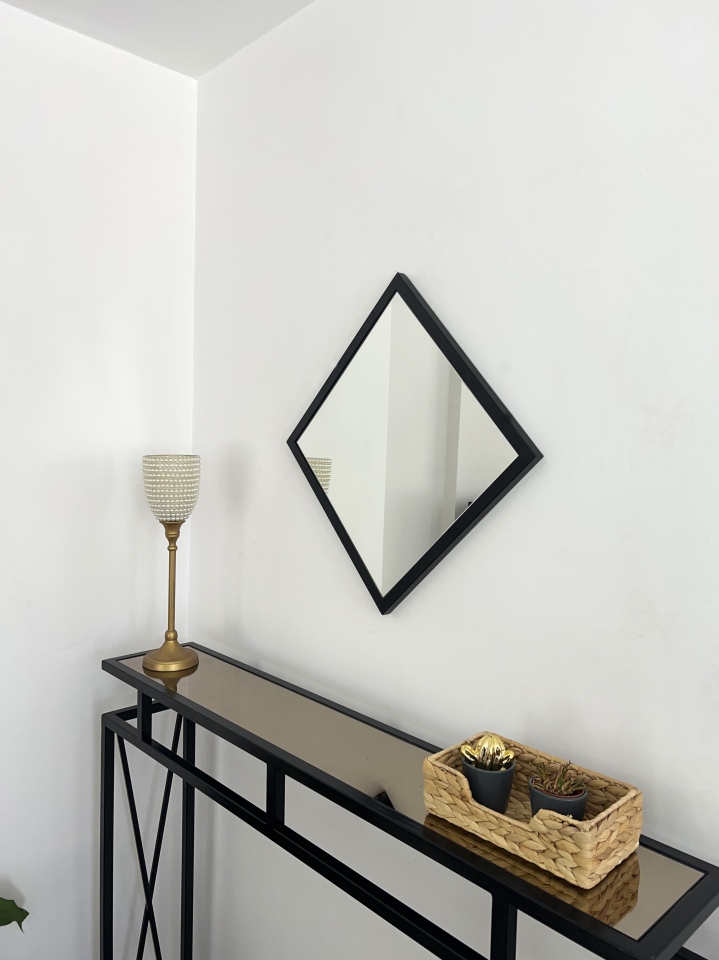 SİYAH METAL ÇERÇEVELİ 40X40 CM AYNA