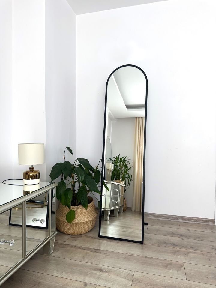 SİYAH METAL ÇERÇEVELİ 160x40 CM OVAL AYAKLI BOY AYNASI