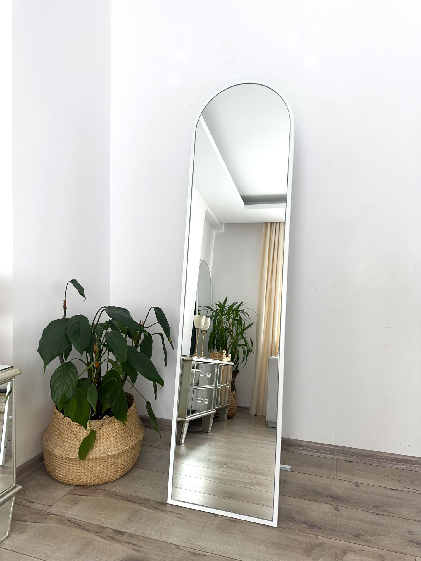 BEYAZ METAL ÇERÇEVELİ 160x40 CM OVAL AYAKLI BOY AYNASI