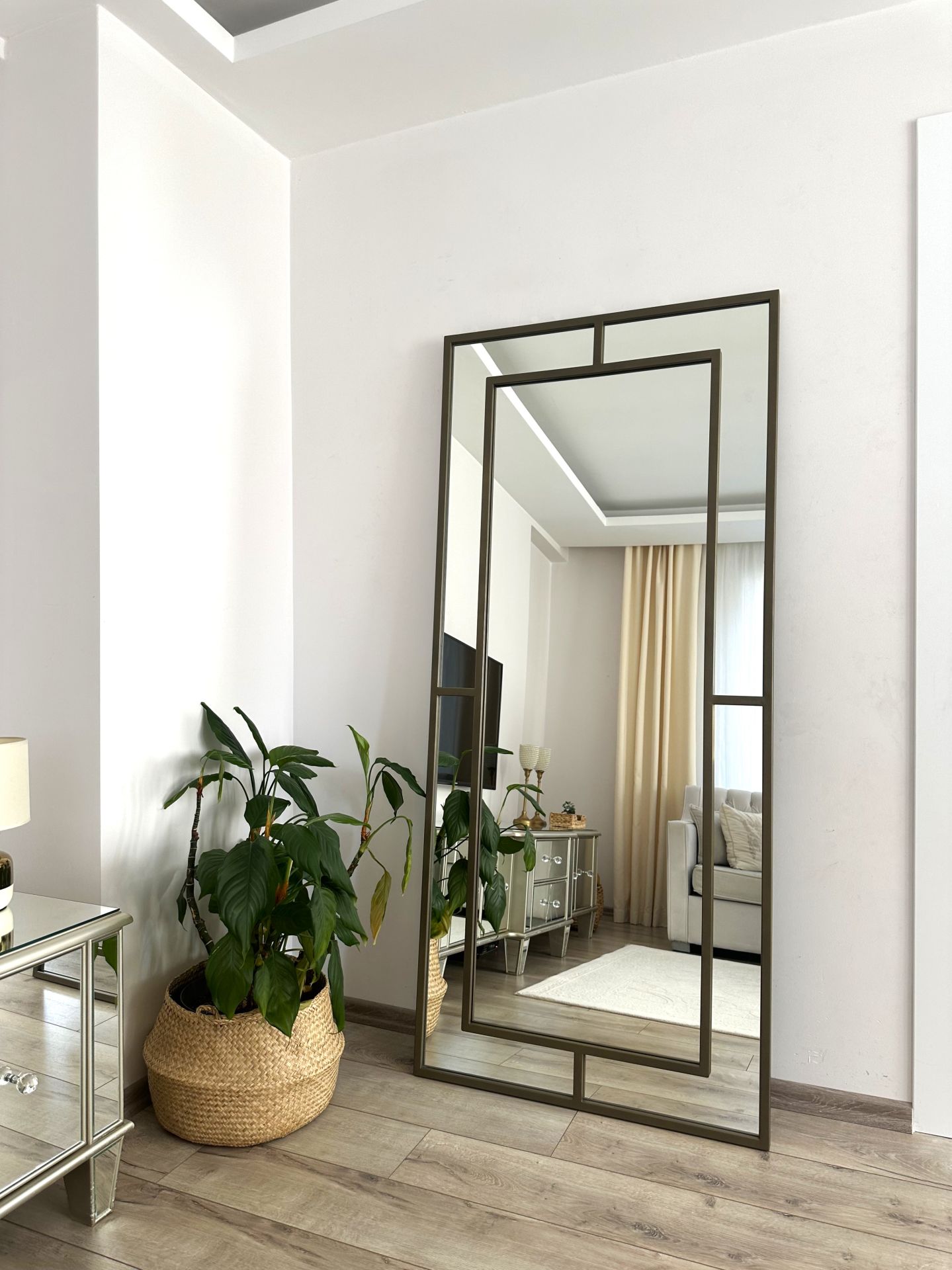 ESKİTME ÇERÇEVELİ DEKORATİF MODEL BOY AYNASI