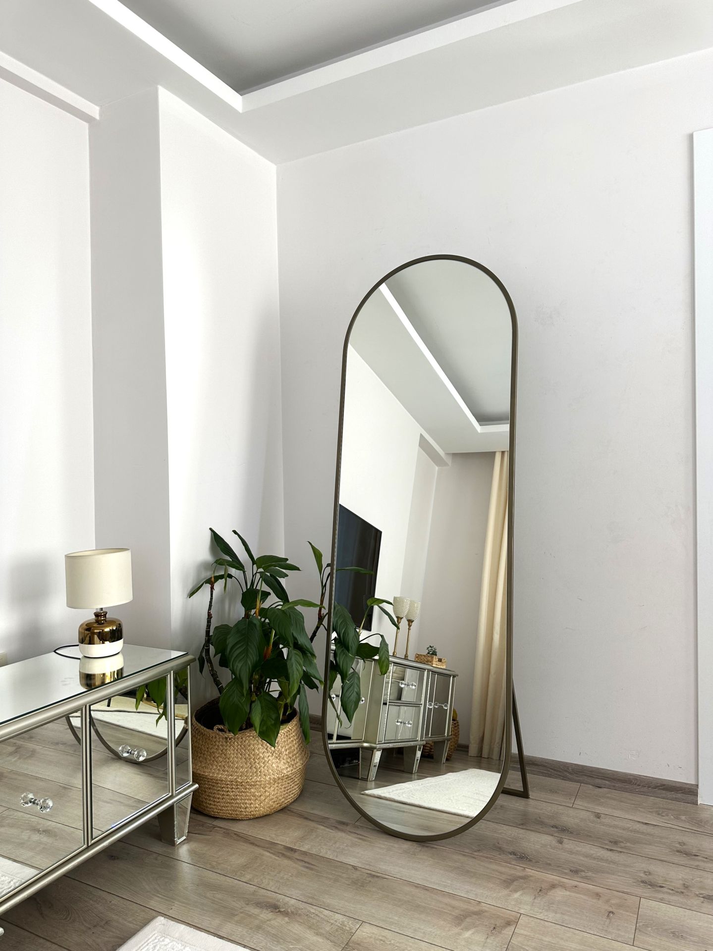 ESKİTME METAL ÇERÇEVELİ 180X60 CM ELİPS AYAKLI BOY AYNASI