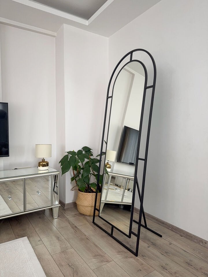 Siyah Metal Çerçeveli 180x70 Cm Pencere Model Oval Ayaklı Boy Aynası