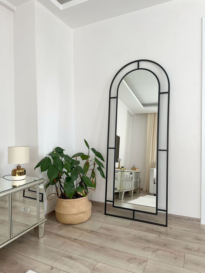 Siyah Metal Çerçeveli 180x70 Cm Pencere Model Oval Ayaklı Boy Aynası