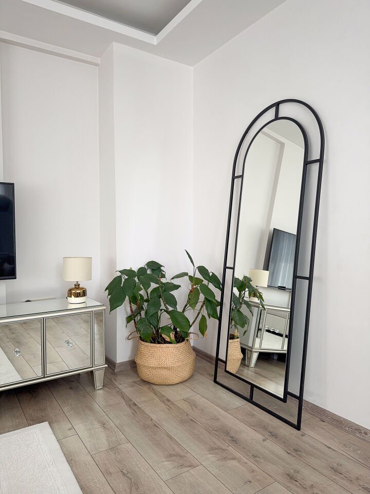Siyah Metal Çerçeveli 180x70 Cm Pencere Model Oval Ayaklı Boy Aynası