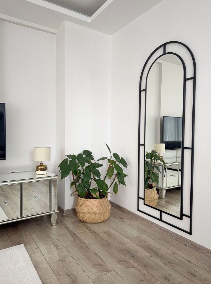 Siyah Metal Çerçeveli 180x70 Cm Pencere Model Oval Ayaklı Boy Aynası