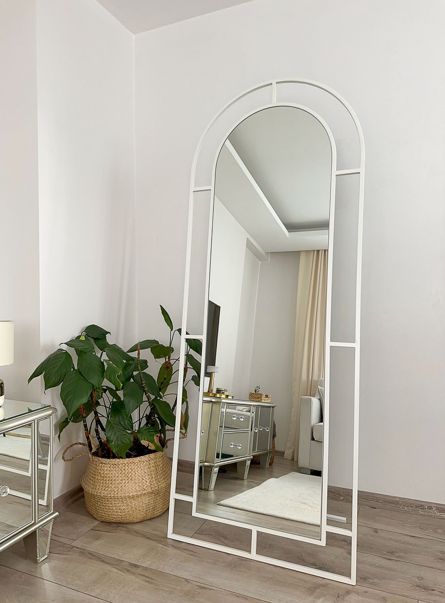 Beyaz Metal Çerçeveli 180x70 Cm Pencere Model Oval Ayaklı Boy Aynası