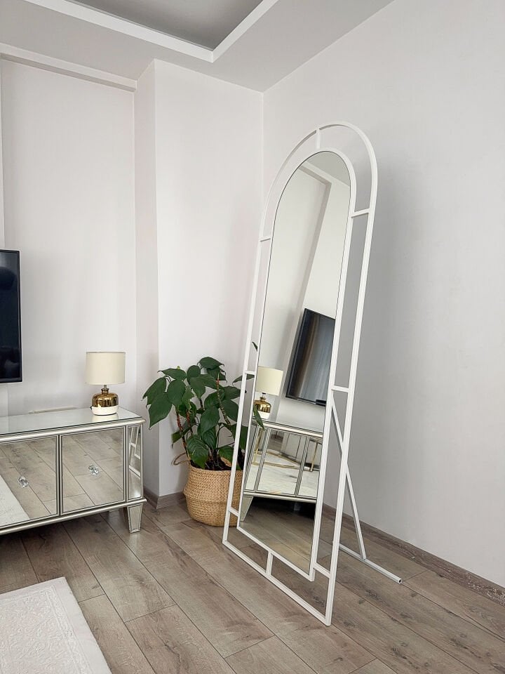 Beyaz Metal Çerçeveli 180x70 Cm Pencere Model Oval Ayaklı Boy Aynası