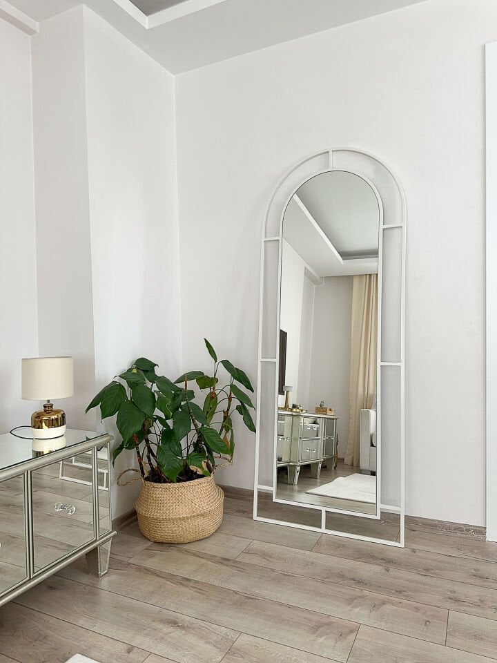 Beyaz Metal Çerçeveli 180x70 Cm Pencere Model Oval Ayaklı Boy Aynası