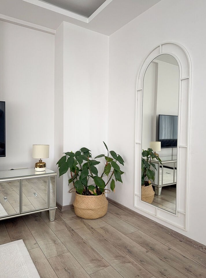 Beyaz Metal Çerçeveli 180x70 Cm Pencere Model Oval Ayaklı Boy Aynası