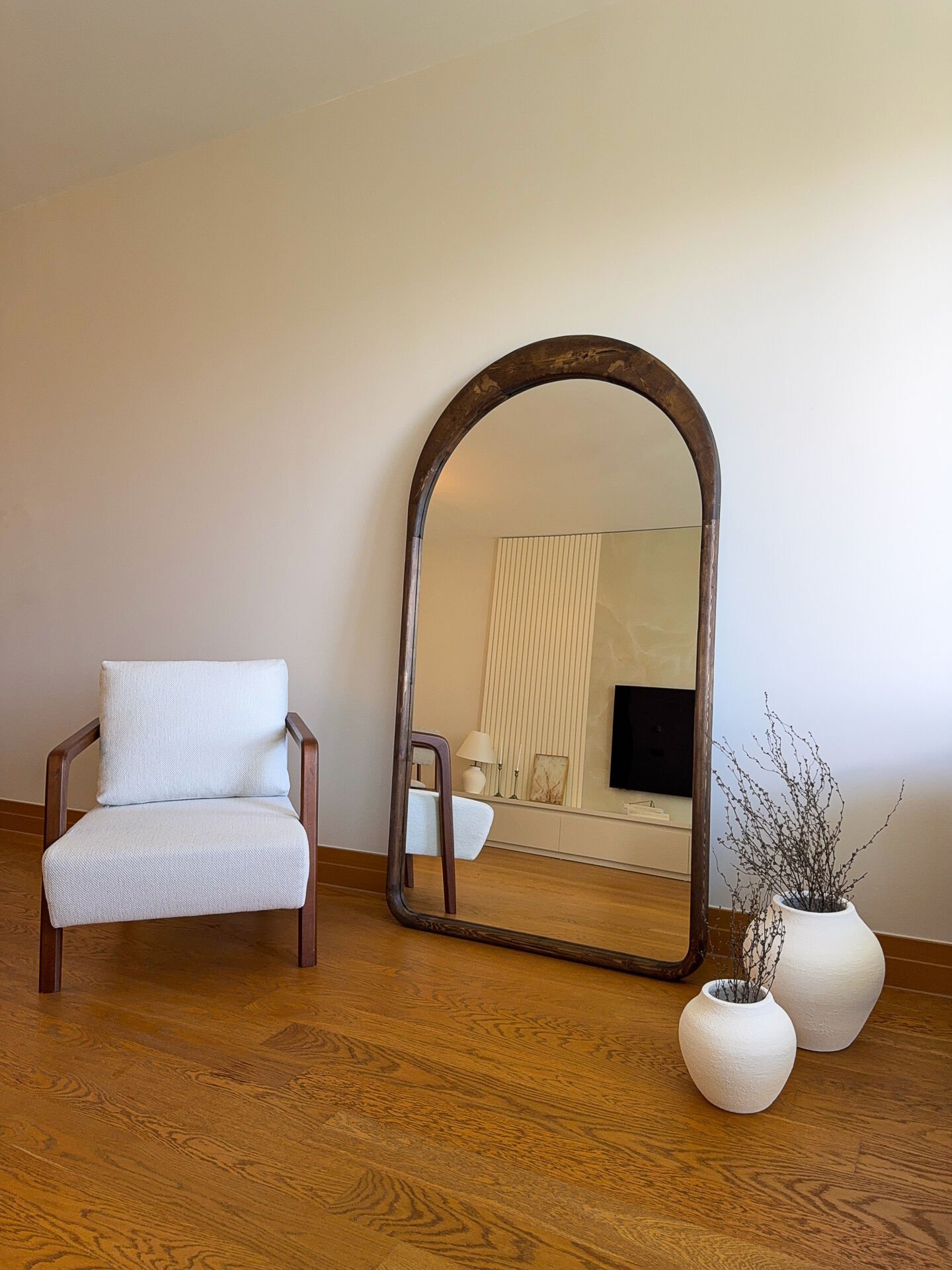 DOĞAL AHŞAP ÇERÇEVELİ 180X100 CM ( CEVİZ ) OVAL AYAKLI BOY AYNASI