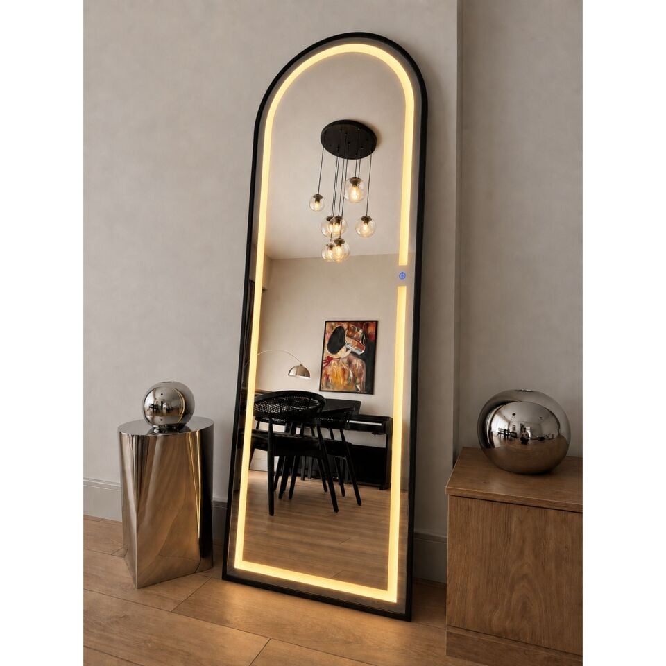 Ledli Siyah Metal Çerçeveli 180x60 Cm Ayaklı Boy Aynası