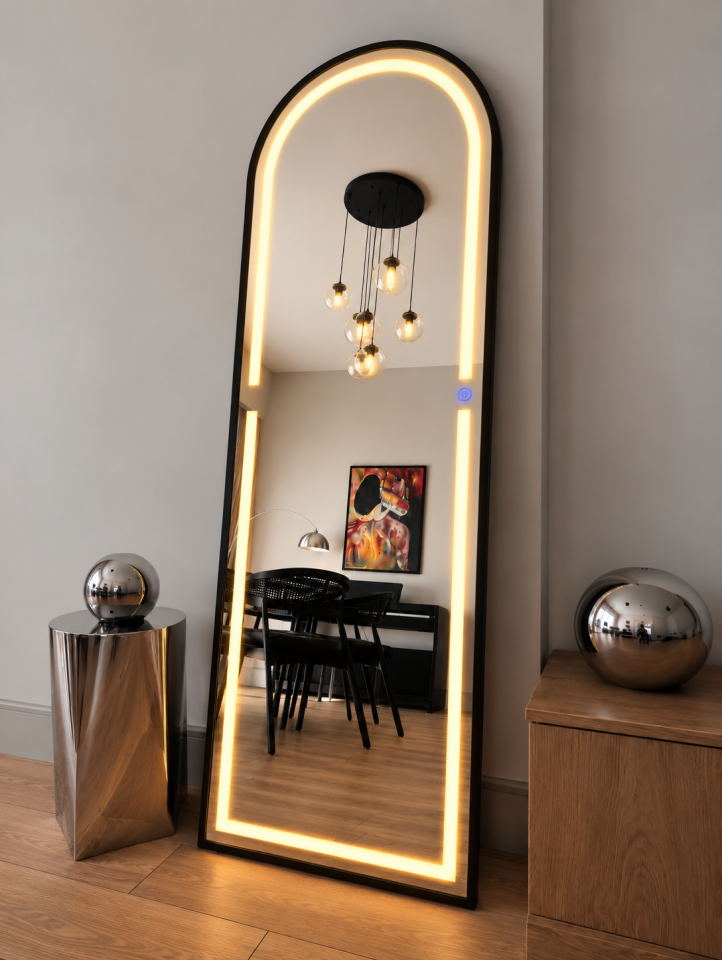Ledli Siyah Metal Çerçeveli 180x60 Cm Ayaklı Boy Aynası